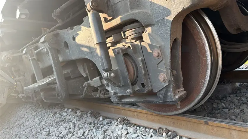 Partes afectadas del tren tras accidente. Foto: PCNL.