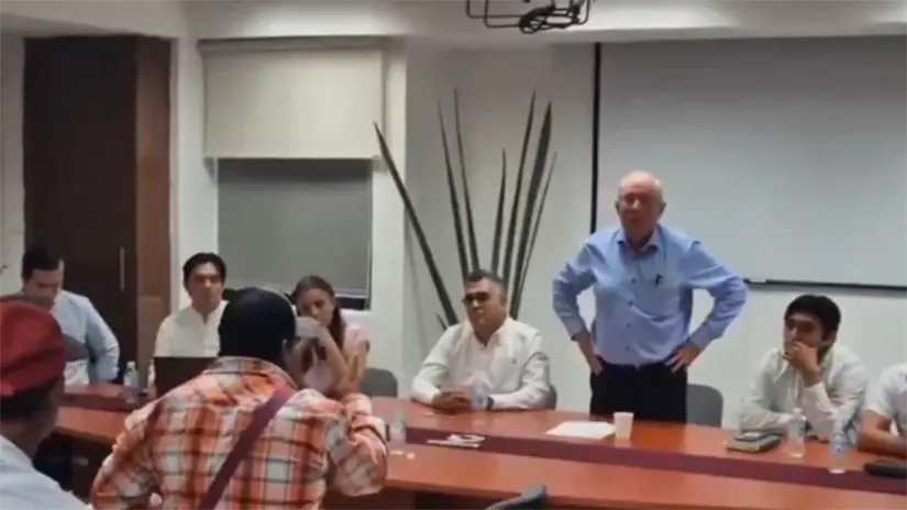 imagen recuadro Campesinos de Campeche confrontando al subsecretario de Desarrollo Agrario, Leonel Cota Montaño, por el incumplimiento de su promesa