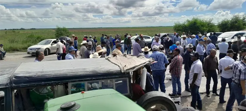 imagen recuadro Bloqueo de carretera de transportistas y productores del campo, Facebook (Martin Sifuentes)