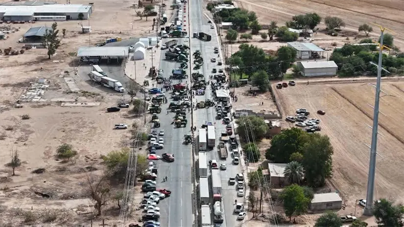 imagen recuadro Bloqueo de carretera de transportistas y productores del campo, Facebook (Martin Sifuentes)