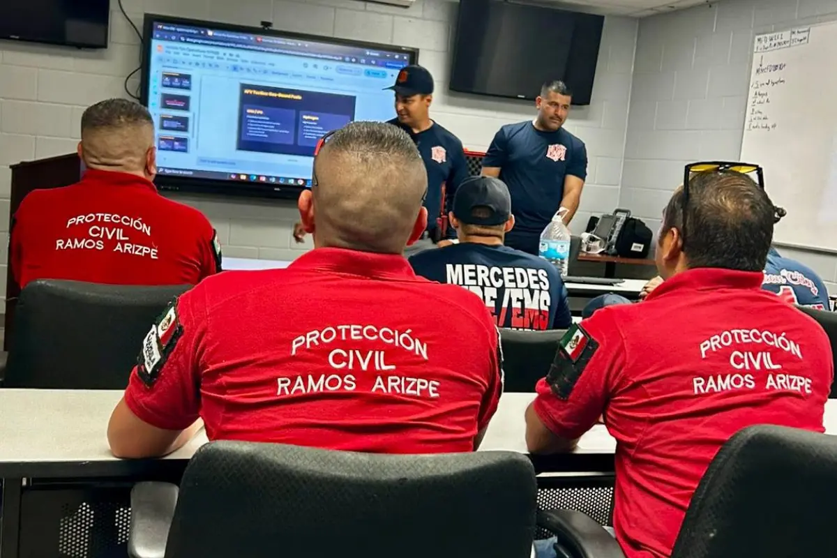 El Gobierno Municipal capacita a su personal de Protección Civil y Bomberos en técnicas de control de incendios en vehículos. Foto: Facebook Bomberos Ramos Arizpe