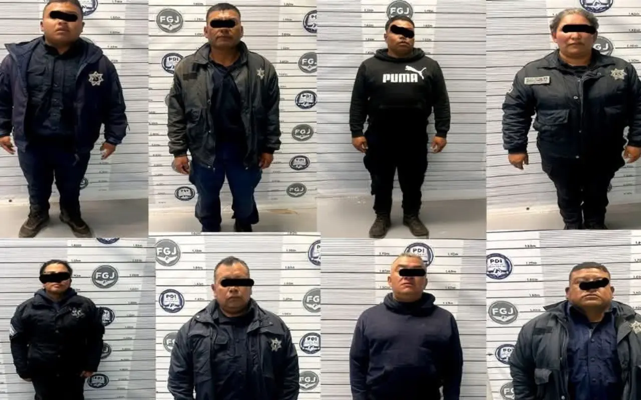 Los 12 elementos de la policía municipal fueron arrestados y puestos a disposición del Ministerio Público. Foto: X/ @FernandoCruzFr7 (Canva)