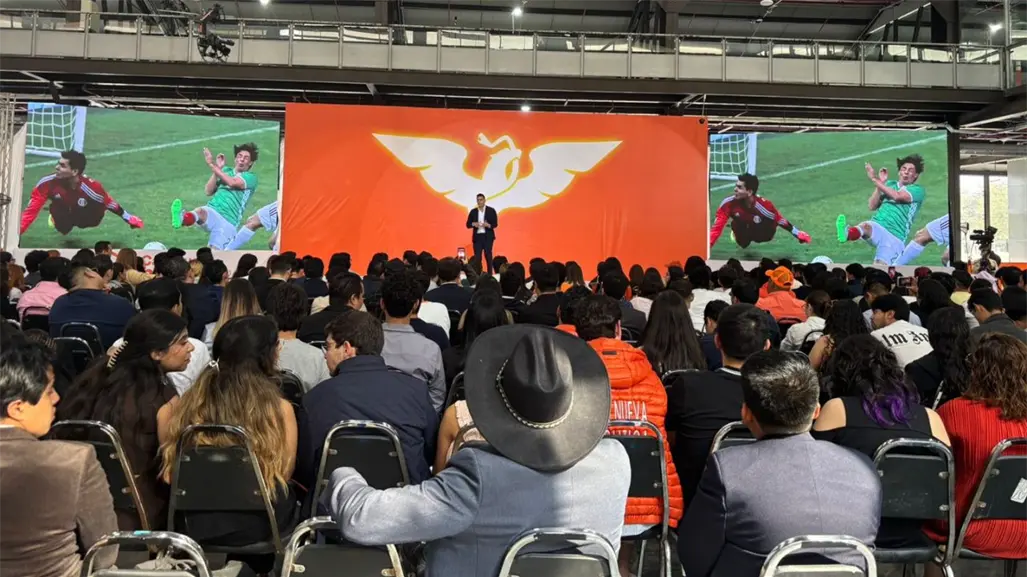 Samuel García y Máynez encabezan la graduación de 600 jóvenes de la Escuela Naranja en Nuevo León
