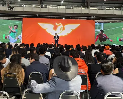 Samuel García y Máynez encabezan la graduación de 600 jóvenes de la Escuela Naranja en Nuevo León