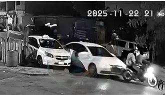 Embisten en Ramos Arizpe a mujer embarazada en motocicleta; termina hospitalizada