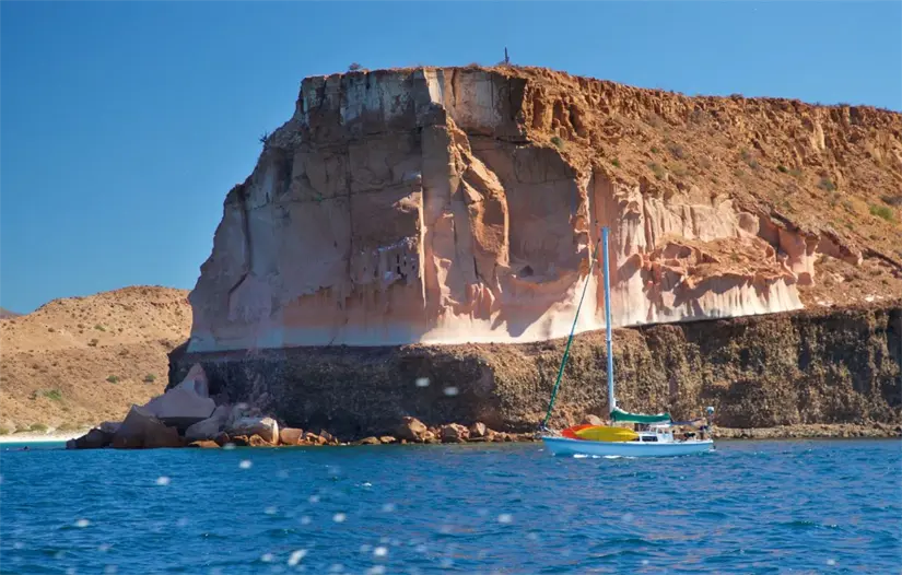 Las rutas hacia manglares requieren seguir normas de navegación para evitar impactos en el ecosistema. Foto: Expedia.mx