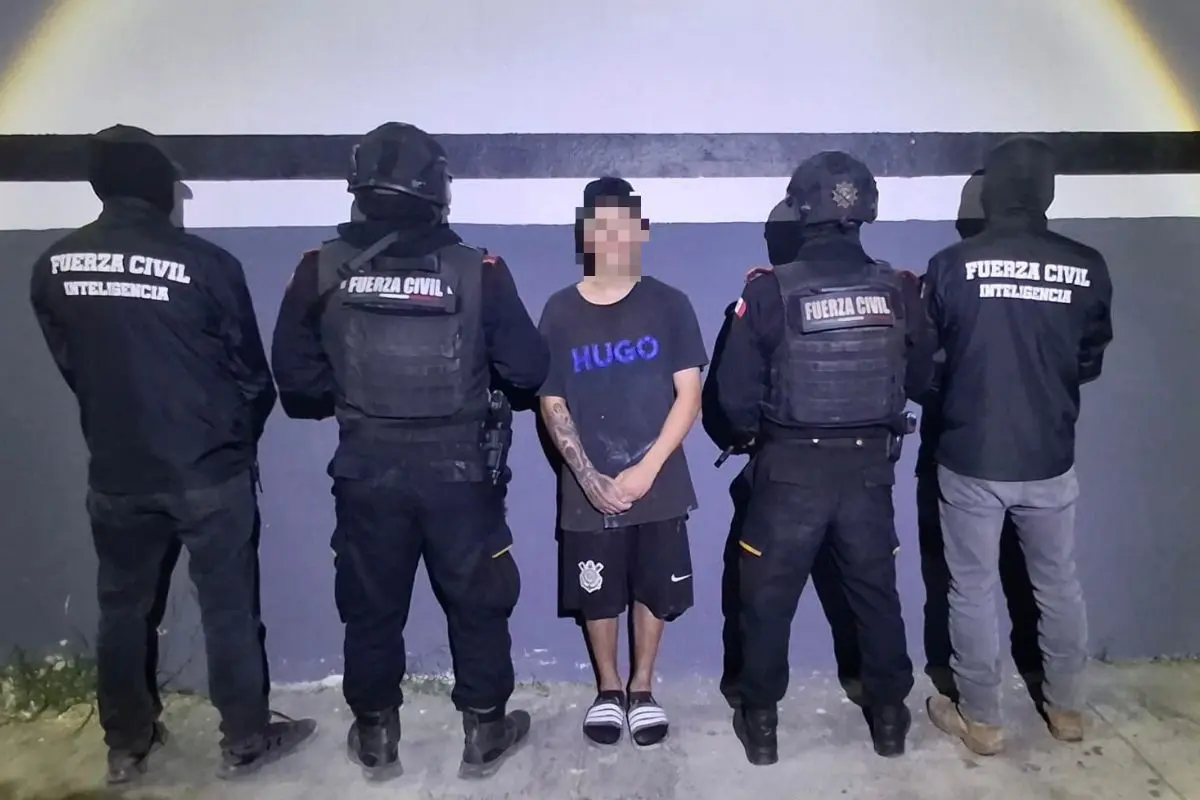 Detención del menor con presuntas drogas. Foto: Fuerza Civil