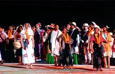 26 estados representados en la fiesta de las culturas comunitarias en la CDMX, niños y jóvenes participan en la escenificación.