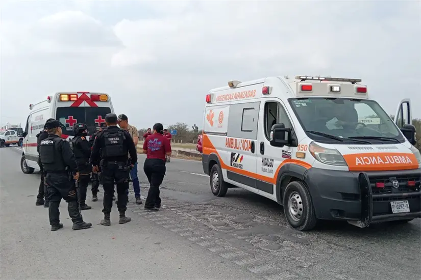 Los elementos heridos fueron trasladados a un hospital. Foto: PCNL