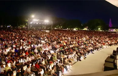 La Orquesta Sinfónica de Yucatán reúne a más de 7,500 personas en La Plancha en homenaje a Los Beatles