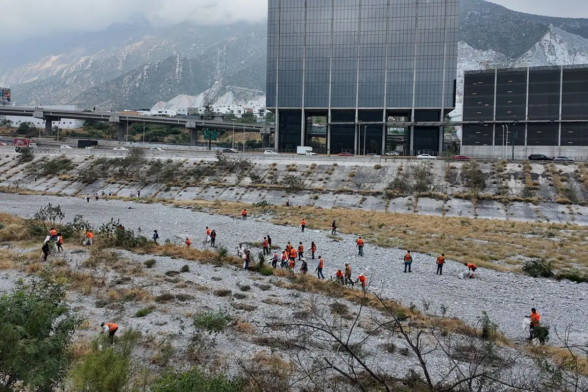 Avanzan jornadas de limpieza con casi 46 toneladas retiradas del Río Santa Catarina. Foto: Gobierno de Nuevo León