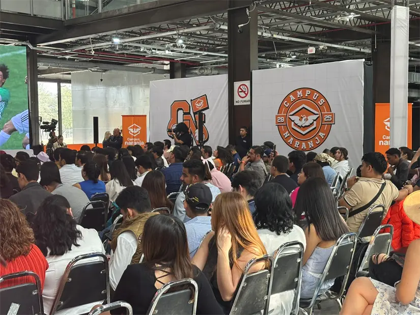  600 jóvenes que se están prestando para militar en Movimiento Ciudadano Foto: POSTAMX