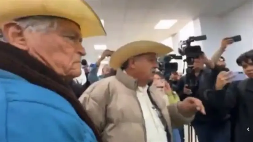 Campesinos en las instalaciones de Aduana de Ciudad Juarez. | FOTO: Captura de pantalla (Video de Yolanda Neolonesa)