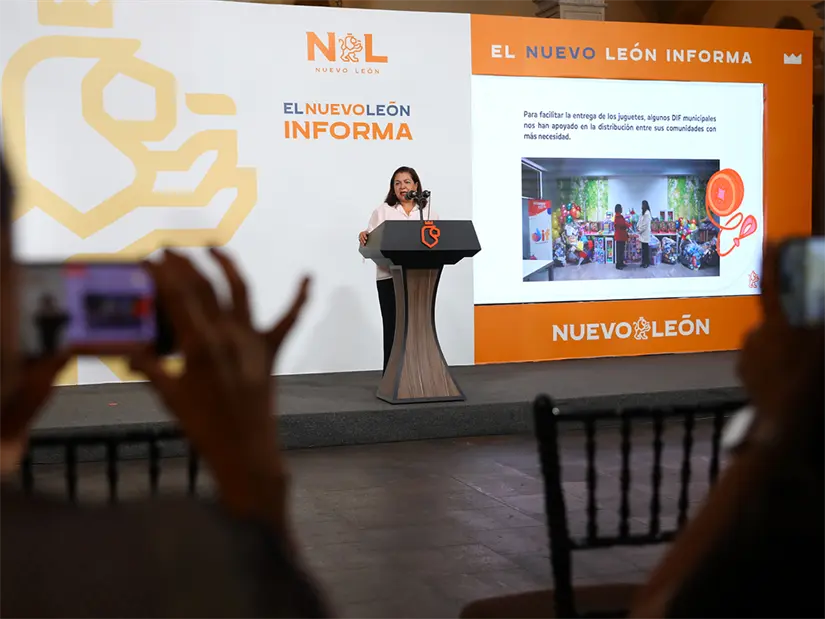 imagen recuadro La Directora General del DIF Nuevo León, Gloria Bazán Villarreal en el arranque de Regaleón 2025 , la colecta que este año busca reunir 13 mil juguetes nuevos. Foto: Gobierno de Nuevo León