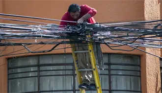 En Queretaro: retiran 25 toneladas de clabeado en coordinación con 14 empresas de telecomunicaciones