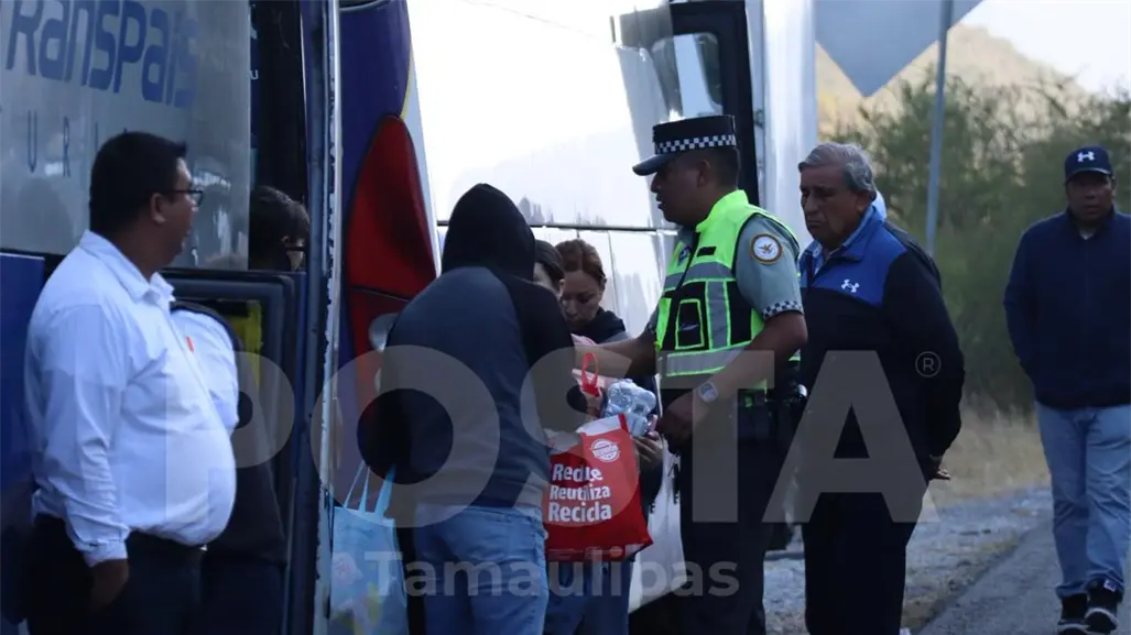 Guardia Nacional asiste a 20 niñas varadas tras accidente en carretera Tula-Victoria