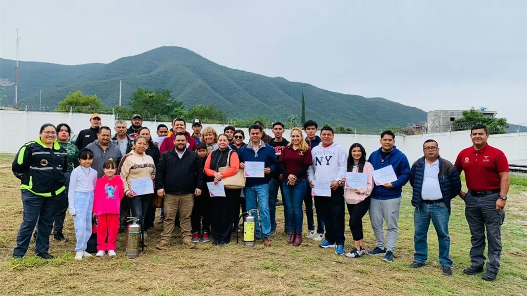 Comerciantes listos para la venta de pirotecnia con apoyo de Protección Civil