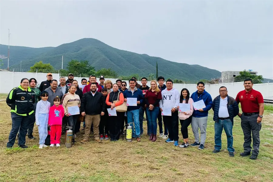 Comerciantes listos para la venta de pirotecnia con apoyo de Protección Civil