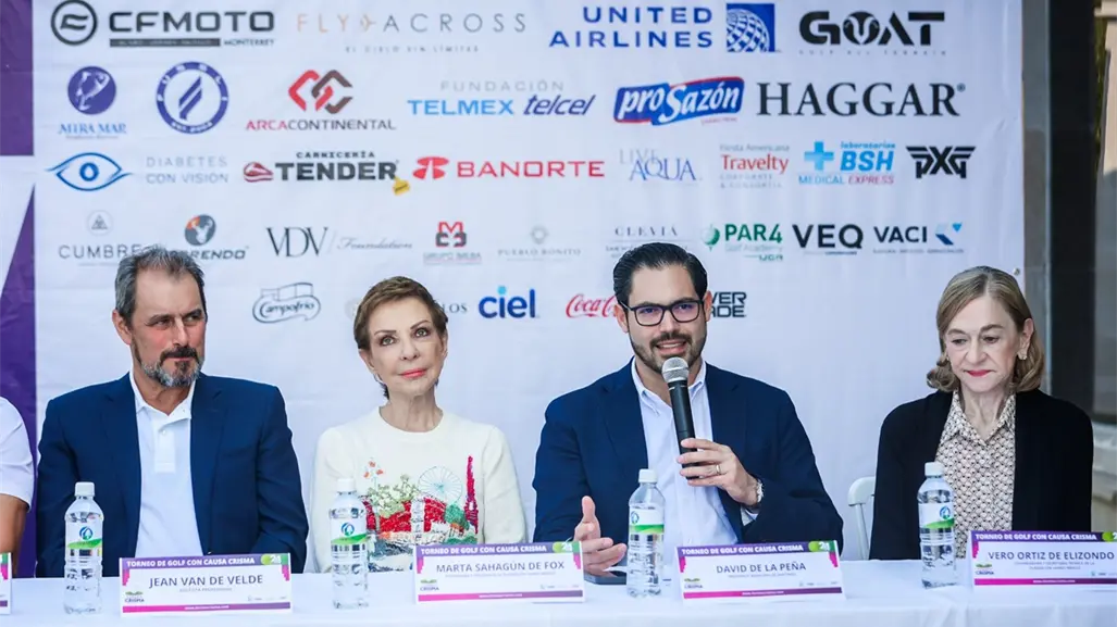 David de la Peña y Martha Sahagún encabezan segundo torneo de golf en Santiago, Nuevo León