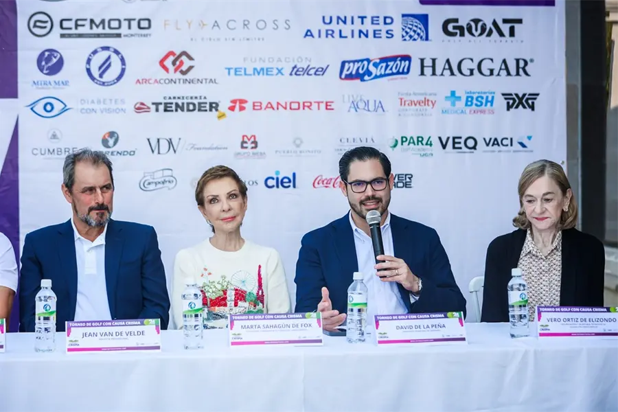 David de la Peña y Martha Sahagún encabezan segundo torneo de golf en Santiago, Nuevo León