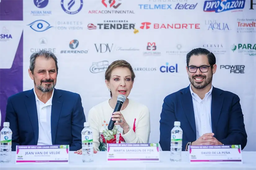 Marta Sahaguún de Fox, presidenta de la la Fundación Vamos México, destacó las tres líneas estratégicas de acción: salud, educación y desarrollo humano. Foto: Gobierno de Santiago