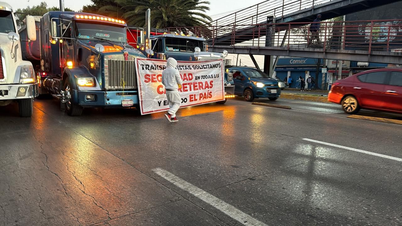 Carretera México-Toluca permanece cerrada