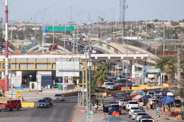 Vehículos bloquean vialidades de Chihuahua