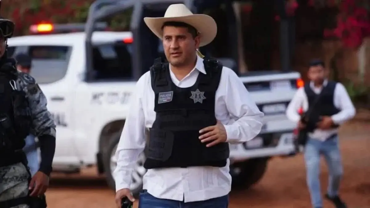 Mensajes filtrados exponen cómo se coordinó el asesinato de Carlos Manzo. Foto: X (@rosaliliatorrs)