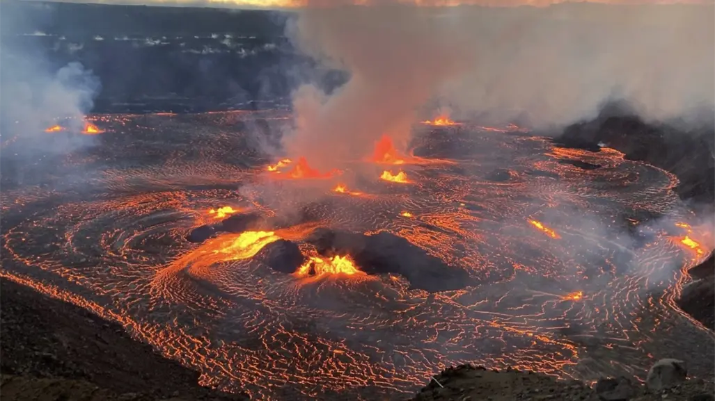 Volcán Kilauea de Hawái vuelve a entrar en erupción; fuentes de lava superan los 100 metros | VIDEO
