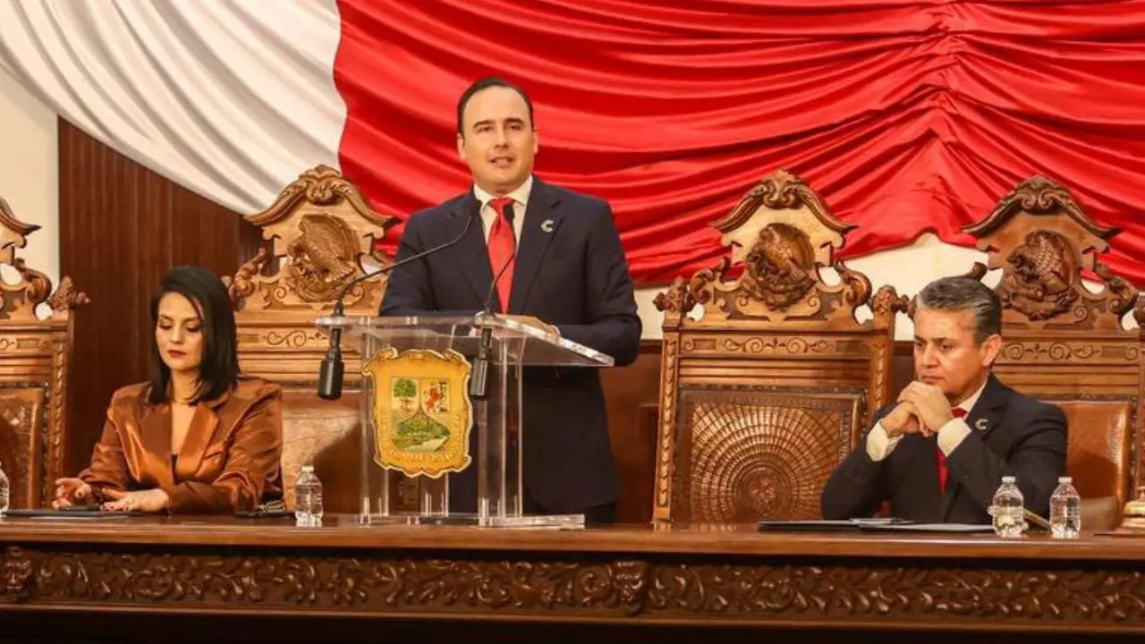 El gobernador Manolo Jiménez presentó su Segundo Informe ante el Congreso de Coahuila. (Fotografía: Facebook Jericó Abramo)