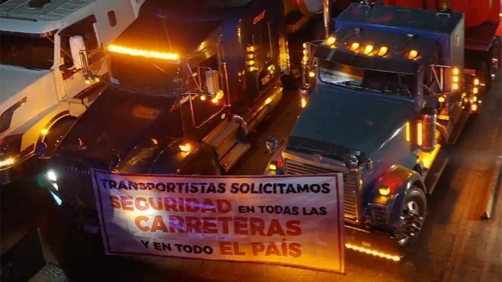 Megabloqueo en Edomex cumple horas; transportistas y autoridades no llegan a acuerdos