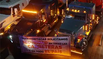 Megabloqueo en Edomex cumple horas; transportistas y autoridades no llegan a acuerdos