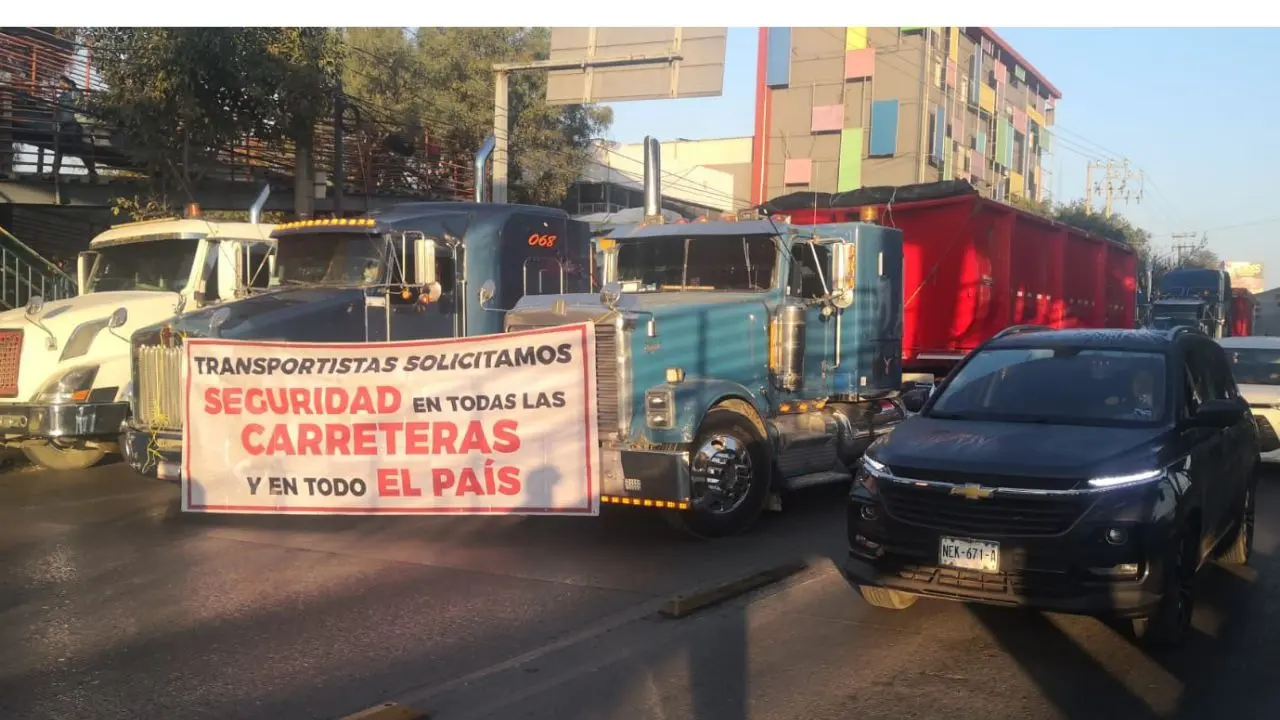 Megabloqueo de transportistas en los principales accesos a la CDMX.  Foto: Ramón Ramírez