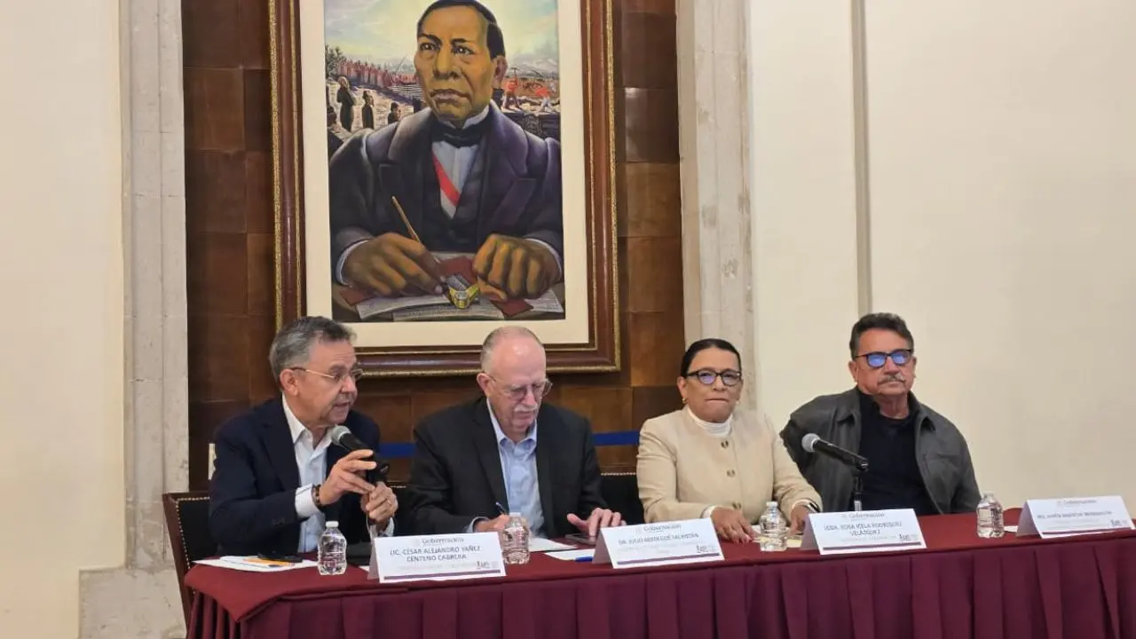 La secretaria de Gobernación, Rosa Icela Rodríguez, en conferencia de prensa para hablar sobre el megabloqueo de transportistas.  Foto: Mario Flores