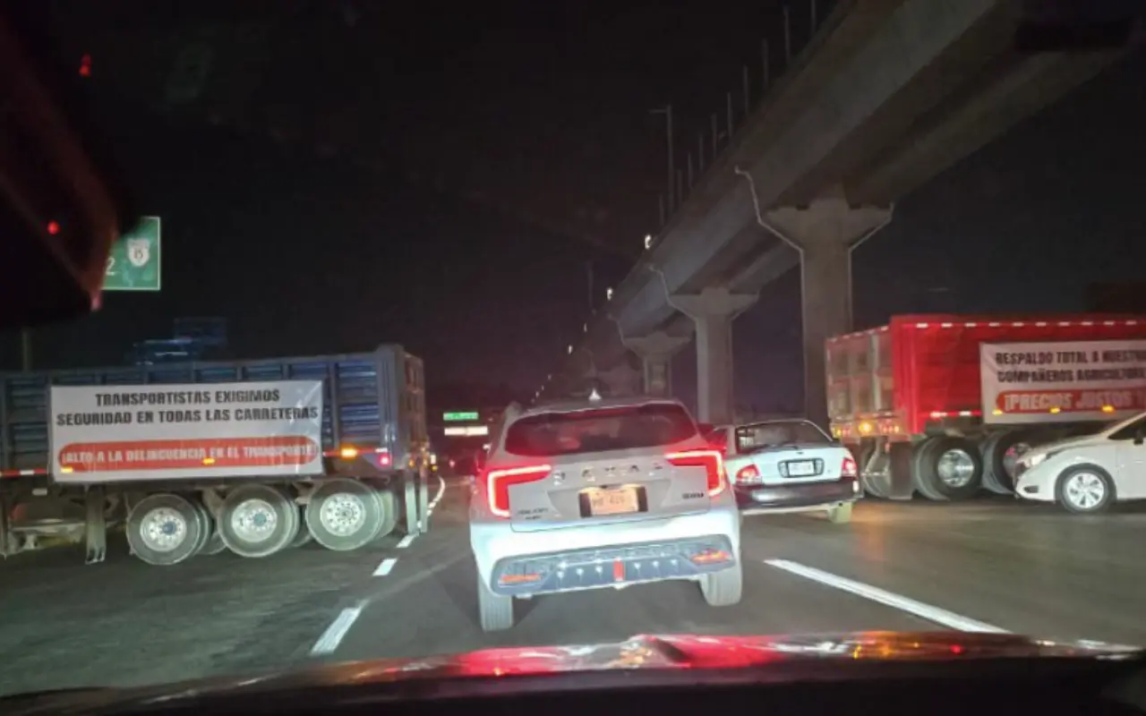 Comienzan los reportes de cierre en algunos puntos del Estado de México. Foto: Antonio Méndez (Canva)