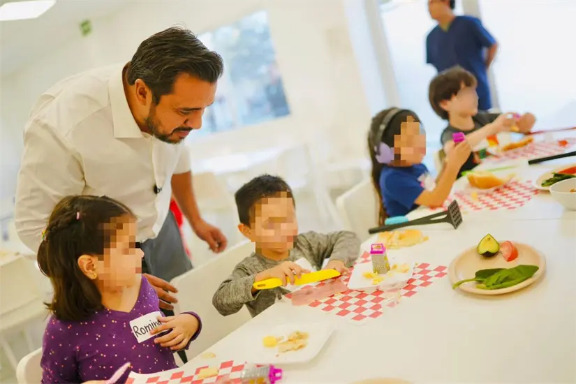 Almas Creativas se diseñó específicamente para que los menores ganen independencia en actividades. Foto: Gobierno de Santa Catarina