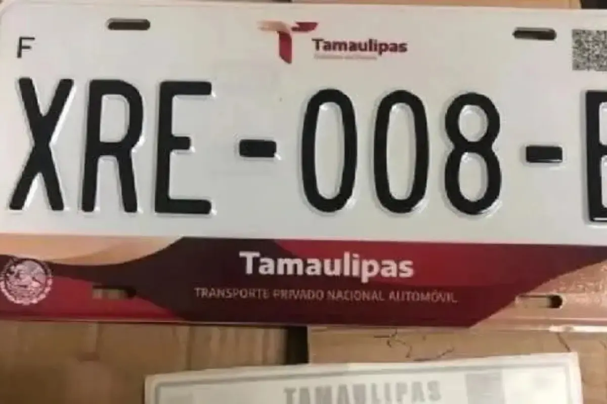 Este monto incluye tanto la emisión de nuevas láminas como la tarjeta de circulación y engomado correspondientes al vehículo. Foto: Secretaría de Finanzas