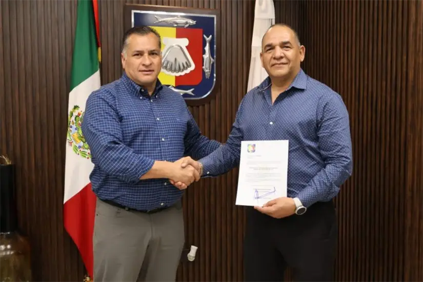 La denuncia incluye material como audios y videos que, según la víctima, respaldan sus señalamientos. Foto: Gobierno de Baja California Sur