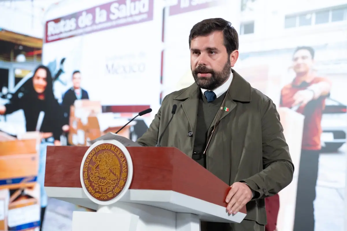 Alejandro Svarch Pérez en conferencia de prensa Foto: IMSS-Bienestar