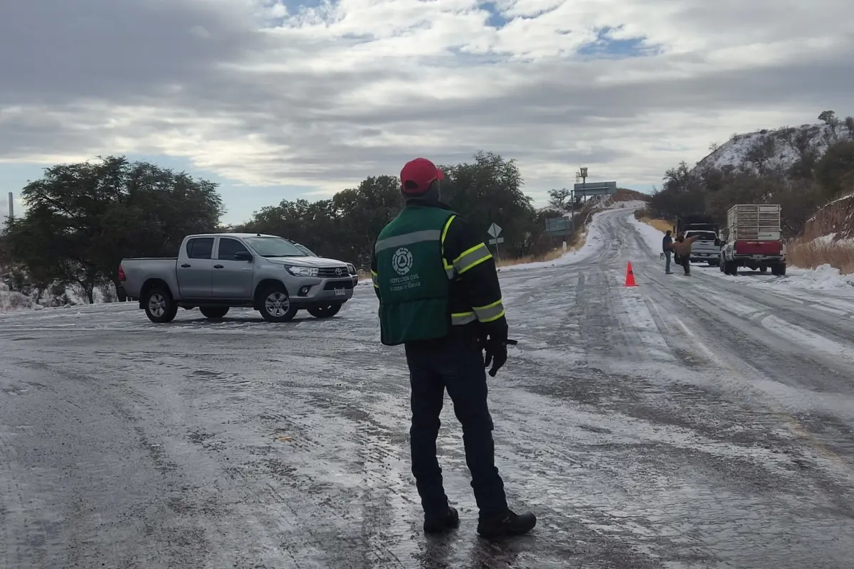 Aguanieve en vialidades de Sonora Foto: Protección Civil Sonora
