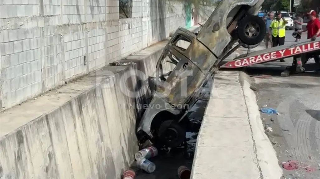 VIDEO I Asalto violento en Monterrey: Padre e hijo son atacados y les incendian su camioneta en La Alianza