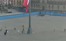 Marcha 25N en CDMX: vallas protegen Palacio Nacional en el Zócalo capitalino Marcha 25N en CDMX: vallas protegen Palacio Nacional en el Zócalo capitalino