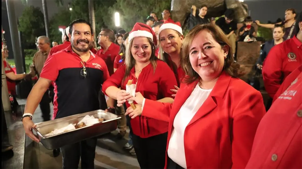 FACPYA ilumina el espíritu universitario con su tradicional encendido del Pino