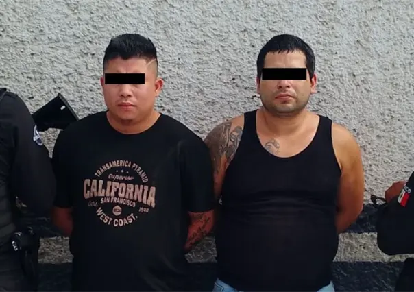 Policía de Monterrey detiene a dos hombres armados en el Centro
