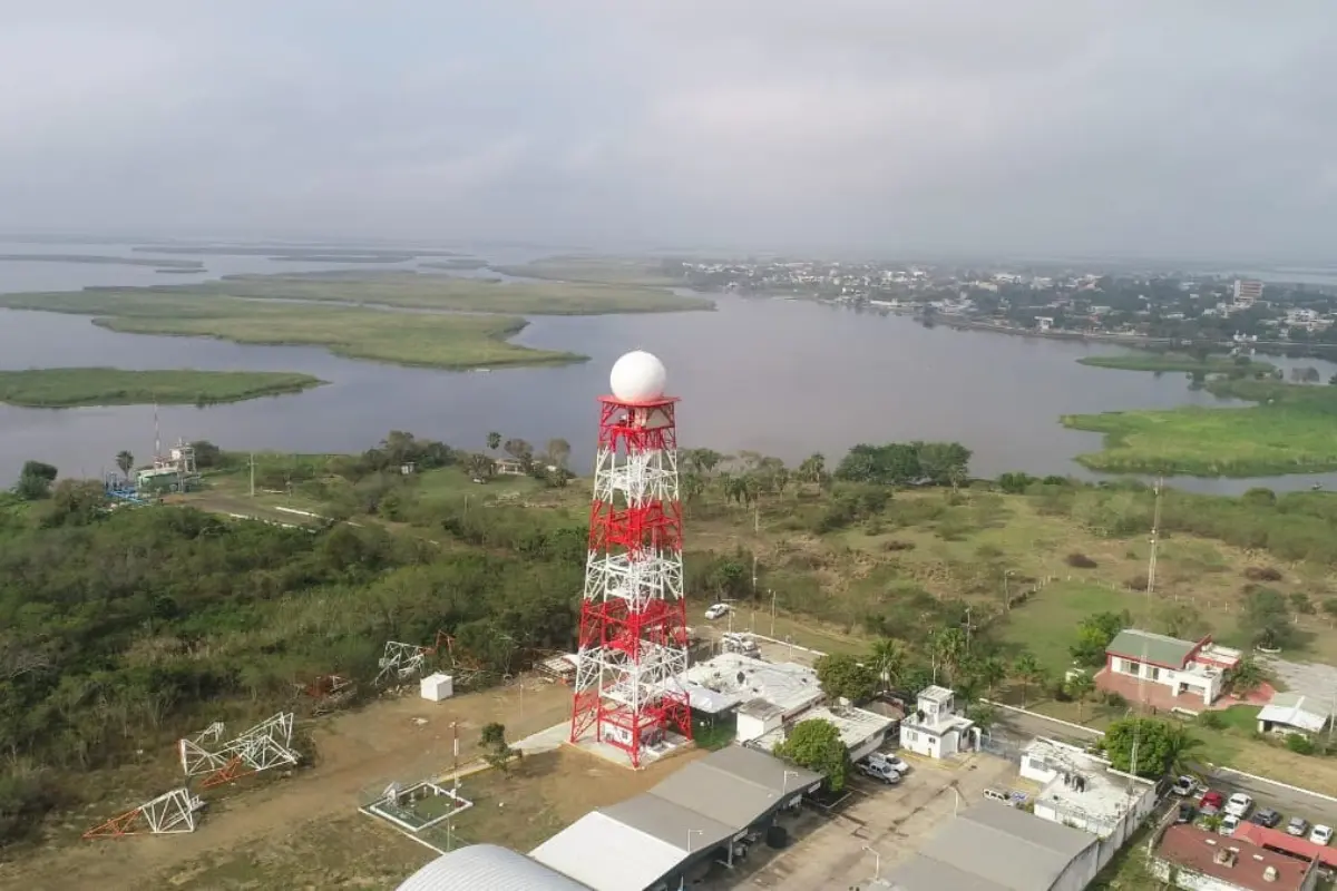 El sistema, que tuvo una inversión superior a 50 millones de pesos y fue inaugurado en enero de 2021, es clave para la detección temprana de lluvias, tormentas, granizo y ciclones tropicales. Foto: Ayuntamiento Tampico