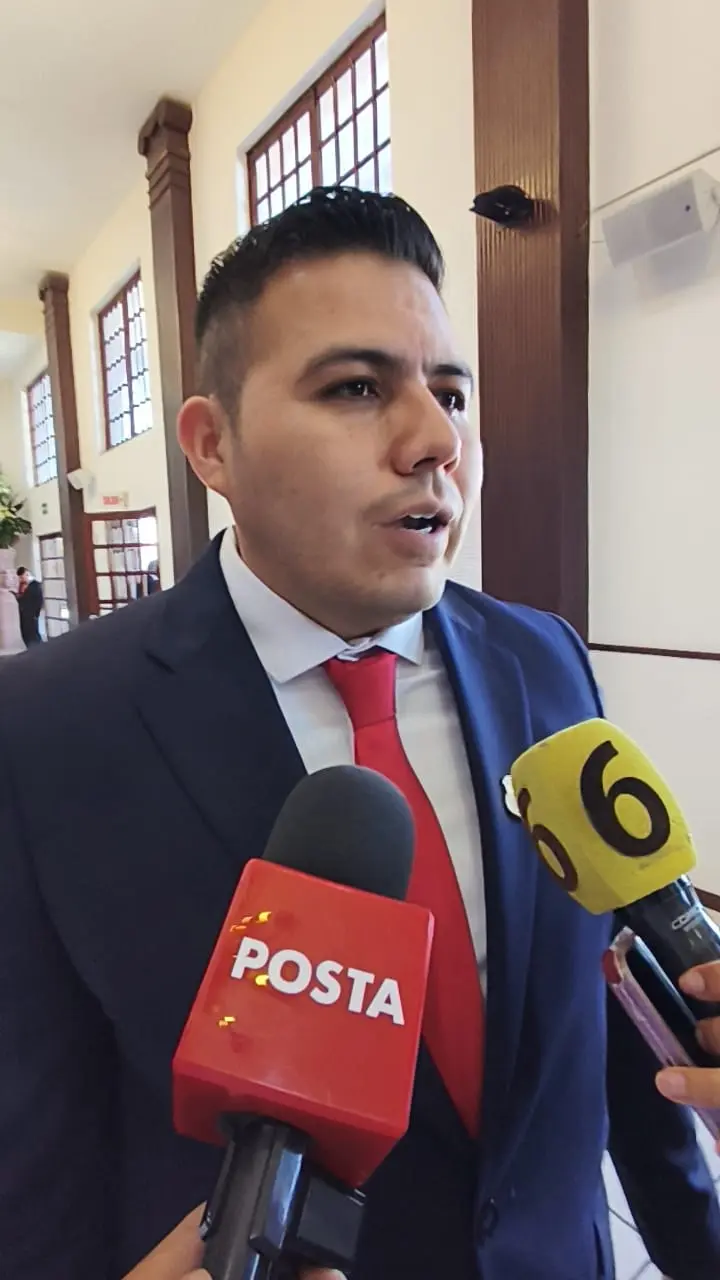 imagen recuadro Julio Loera en entrevista con medios de comunicación / Foto: Marco Juárez