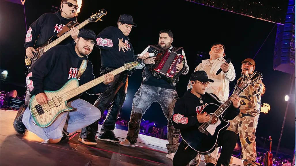 ¿Cuál sería la sanción para Eduin Caz y Grupo Firme por cantar un narcocorrido en La Paz?