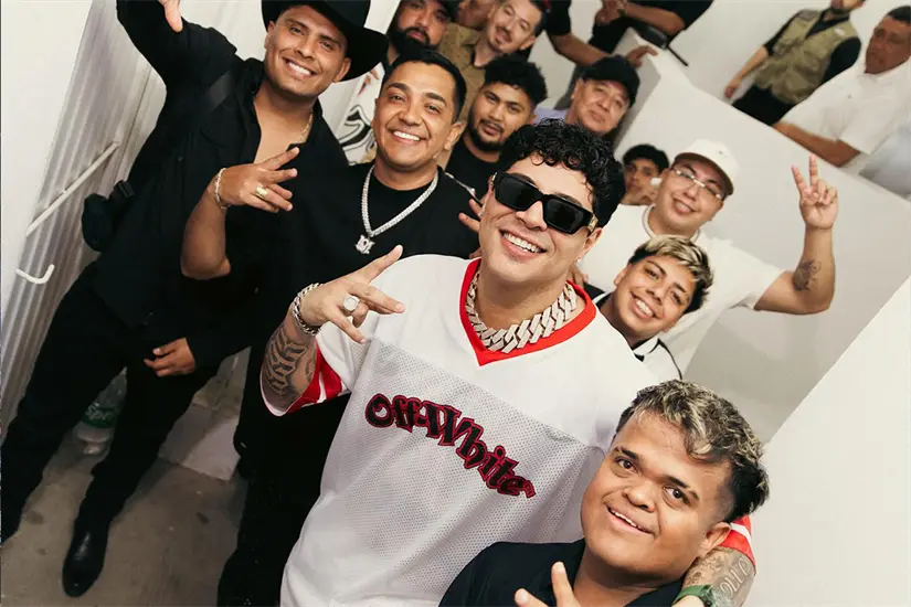 imagen recuadro Foto: Facebook de Grupo Firme.