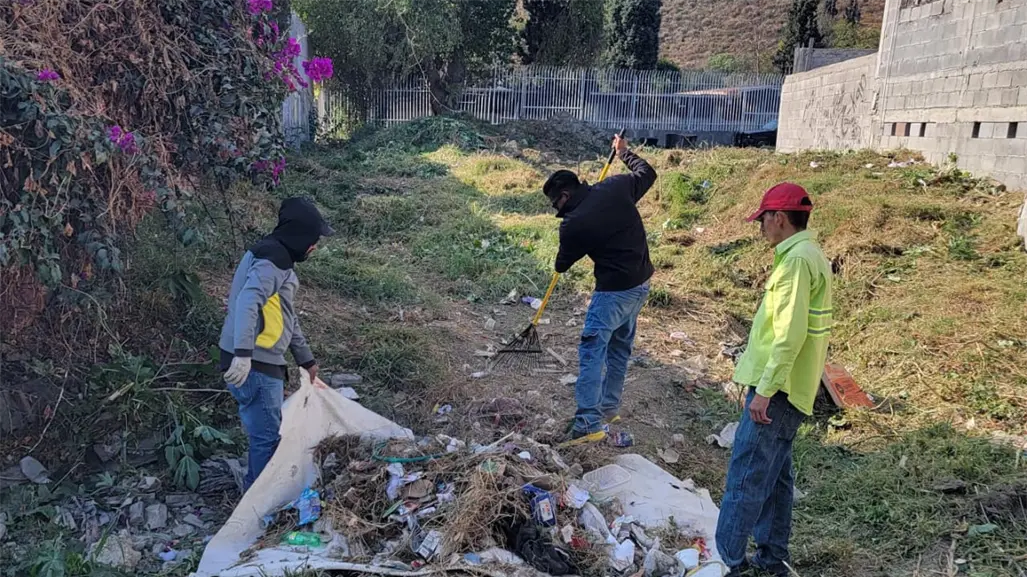 Aquí Andamos limpia arroyo en Saltillo y mejora seguridad en Valle de las Flores