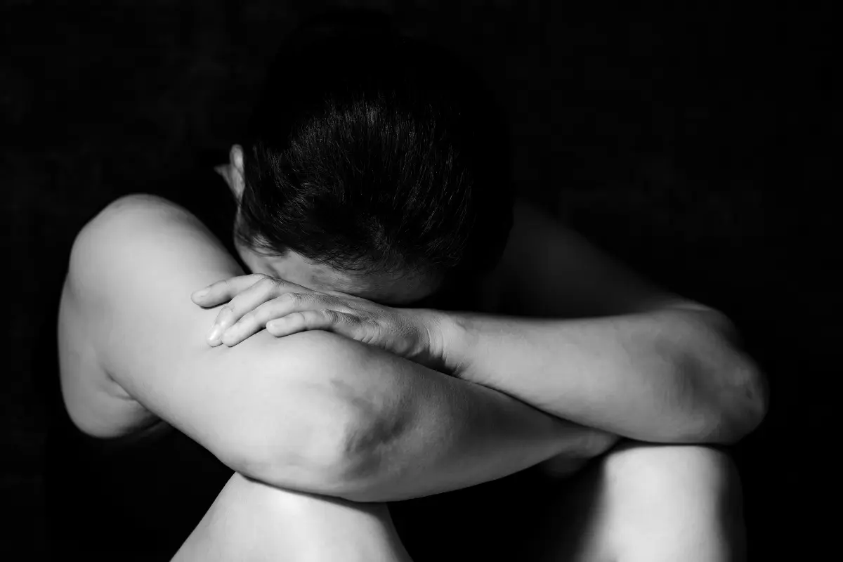 Fue en octubre  del año pasado, presuntamente, cuando el inculpado agredió física y verbalmente a su víctima. Foto Ilustrativa: Canva.